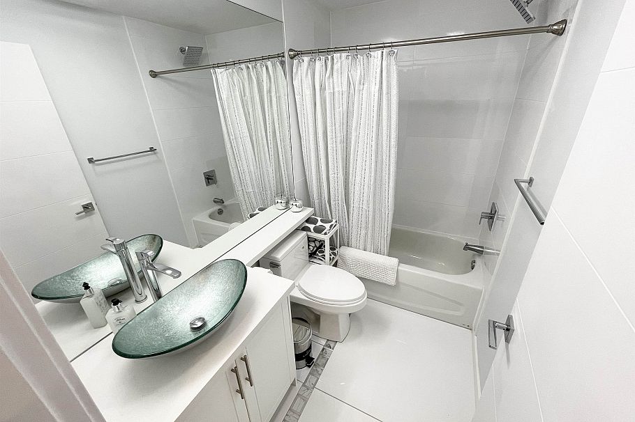 2460 E 19th Avenue Vancouver, BC - 18