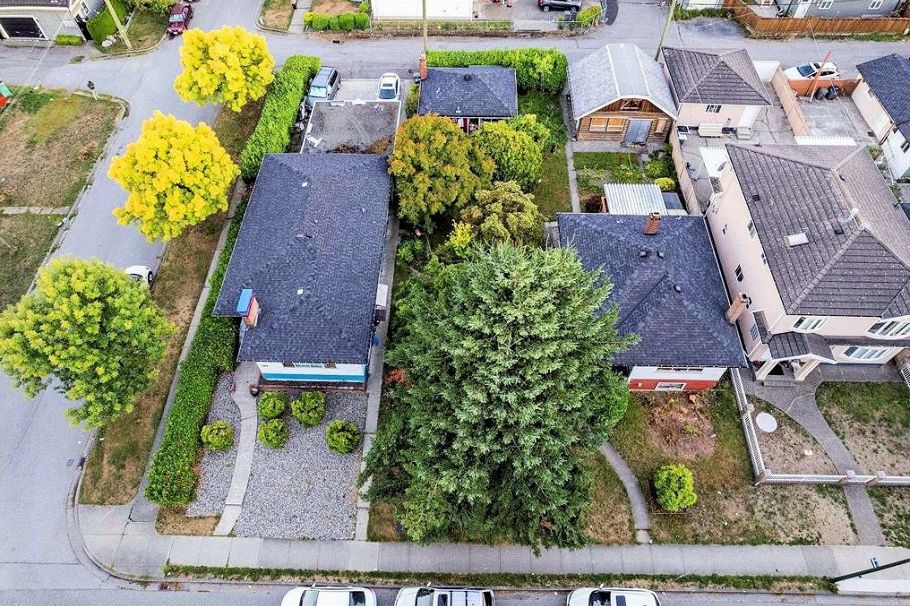 1280 E 33rd Avenue Vancouver, BC - 1