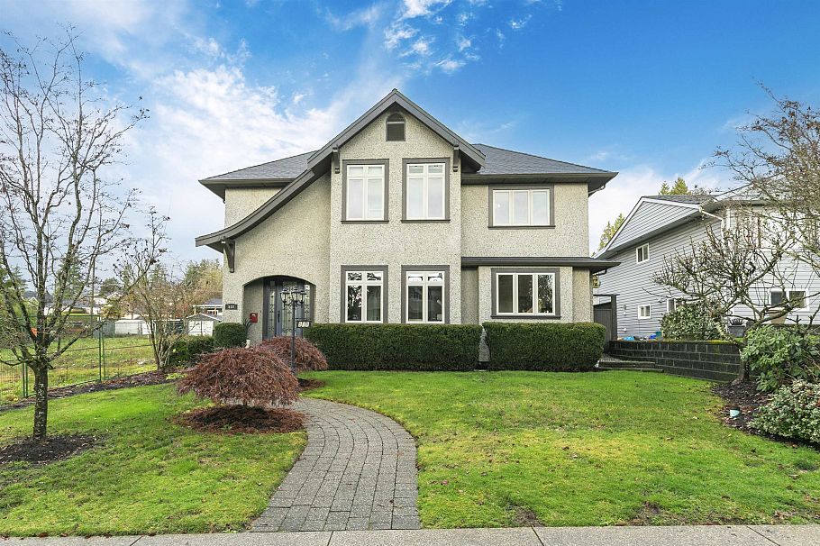 518 E 16th Street North Vancouver, BC - 1