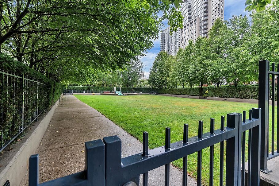 306 928 Beatty Street Vancouver, BC - 26