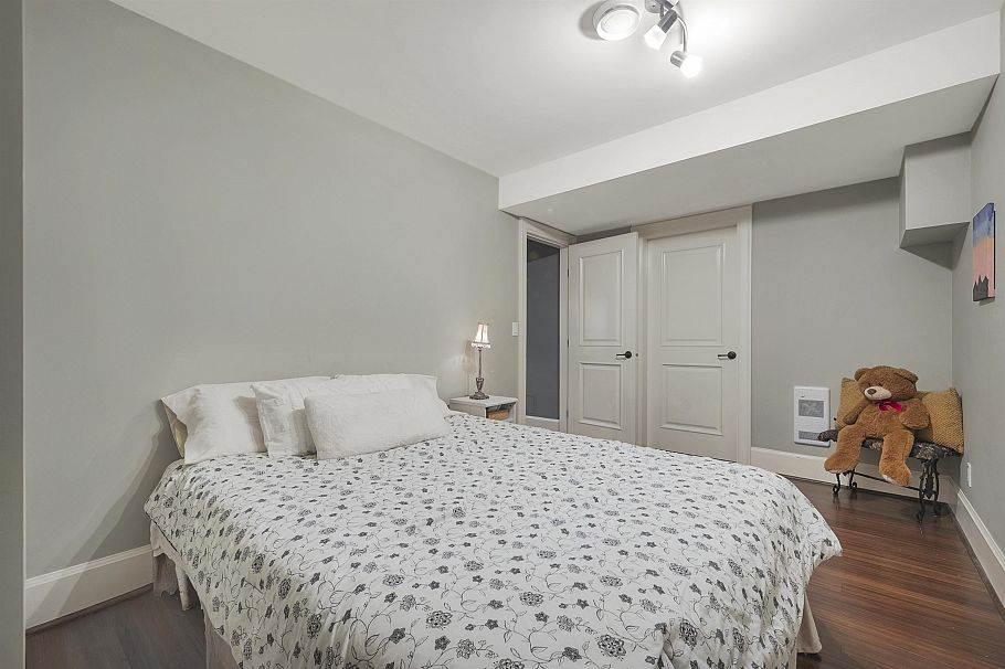 518 E 16th Street North Vancouver, BC - 26