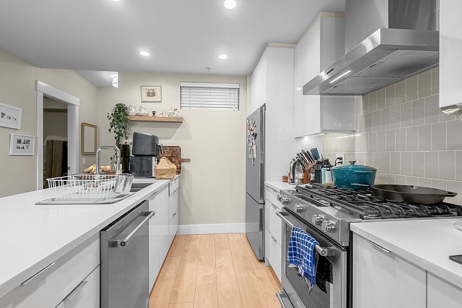 203 1496 Charlotte Road North Vancouver, BC - 14