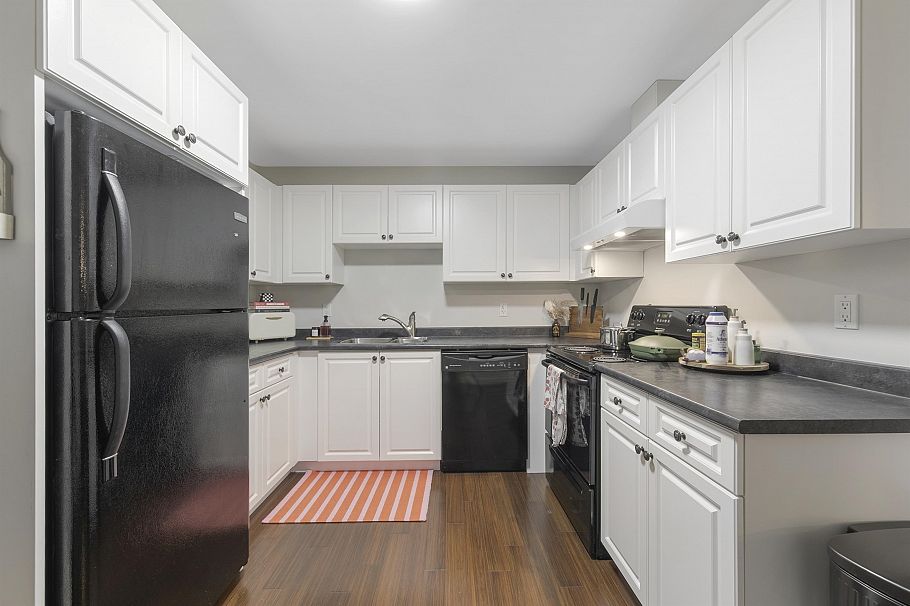 518 E 16th Street North Vancouver, BC - 32