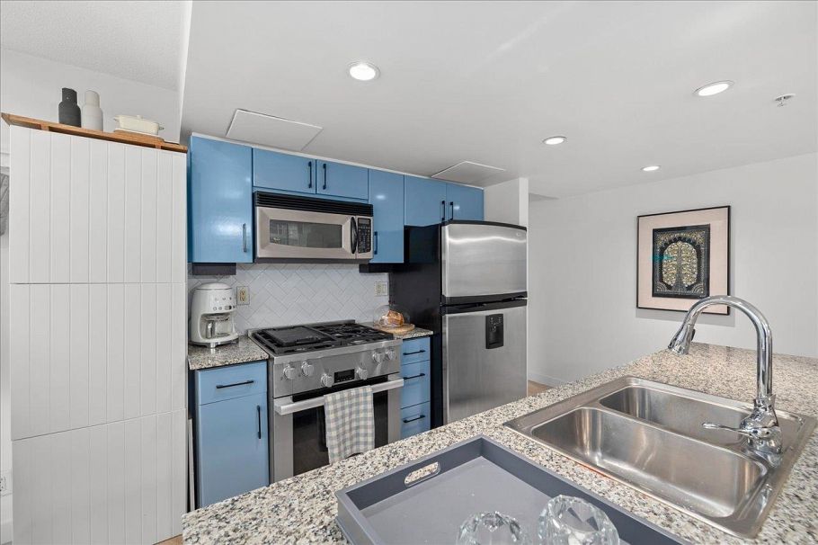 708 188 E Esplanade North Vancouver, BC - 12