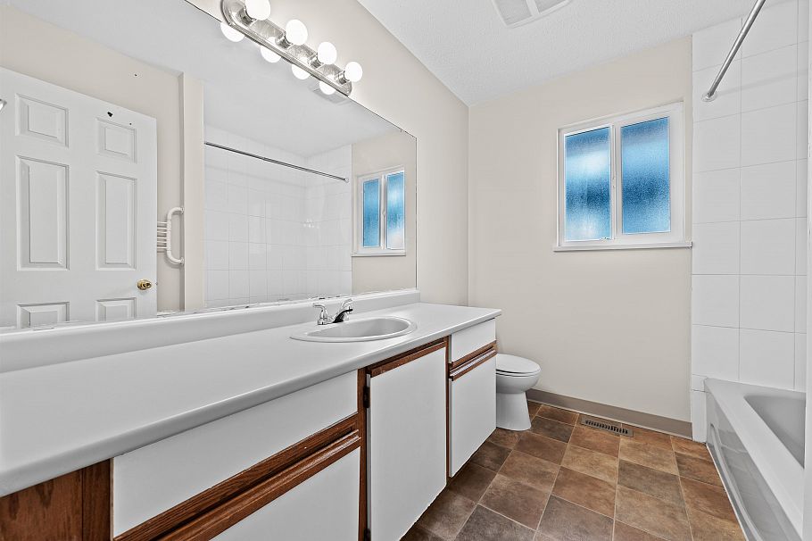 4125 Lynn Valley Road North Vancouver, BC - 25