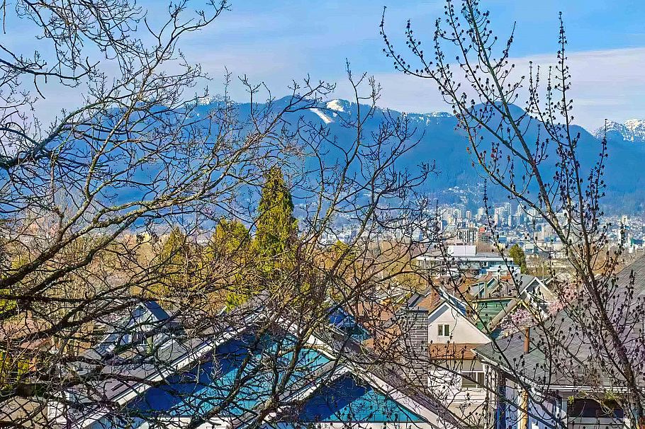 826 E 13th Avenue Vancouver, BC - 2