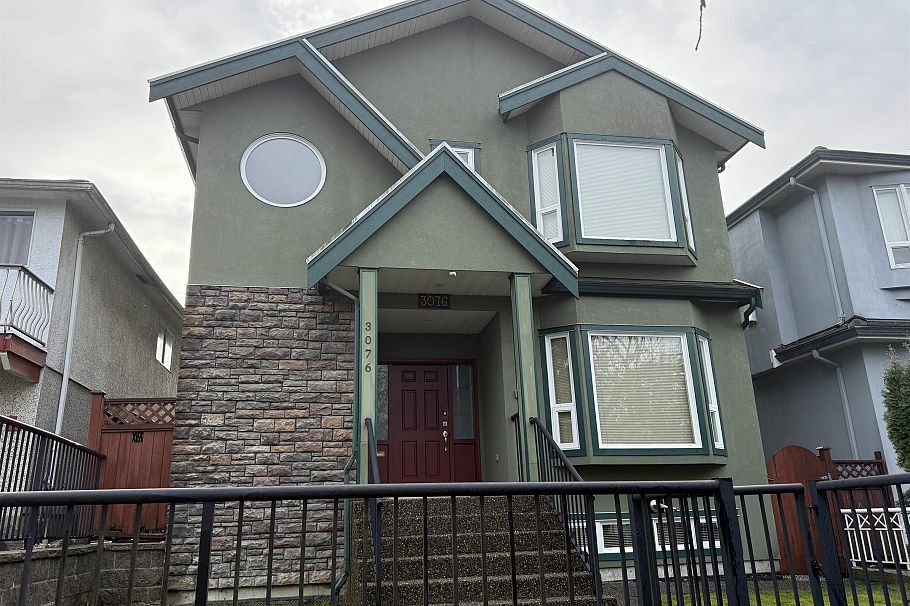3076 E 27th Avenue Vancouver, BC - 1