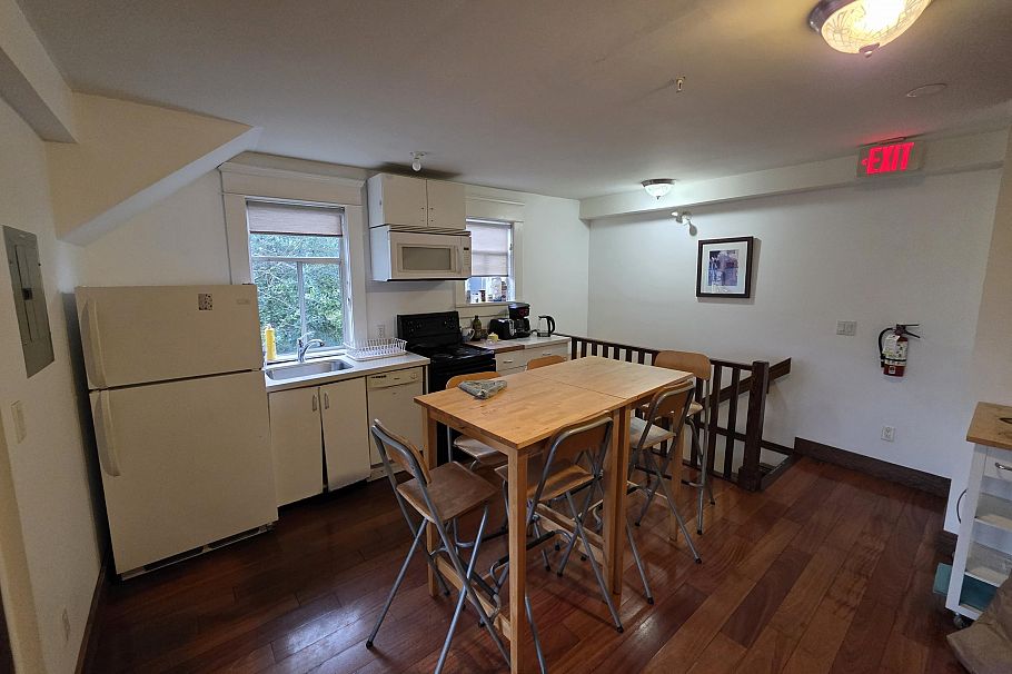 387 W 13th Avenue Vancouver, BC - 15