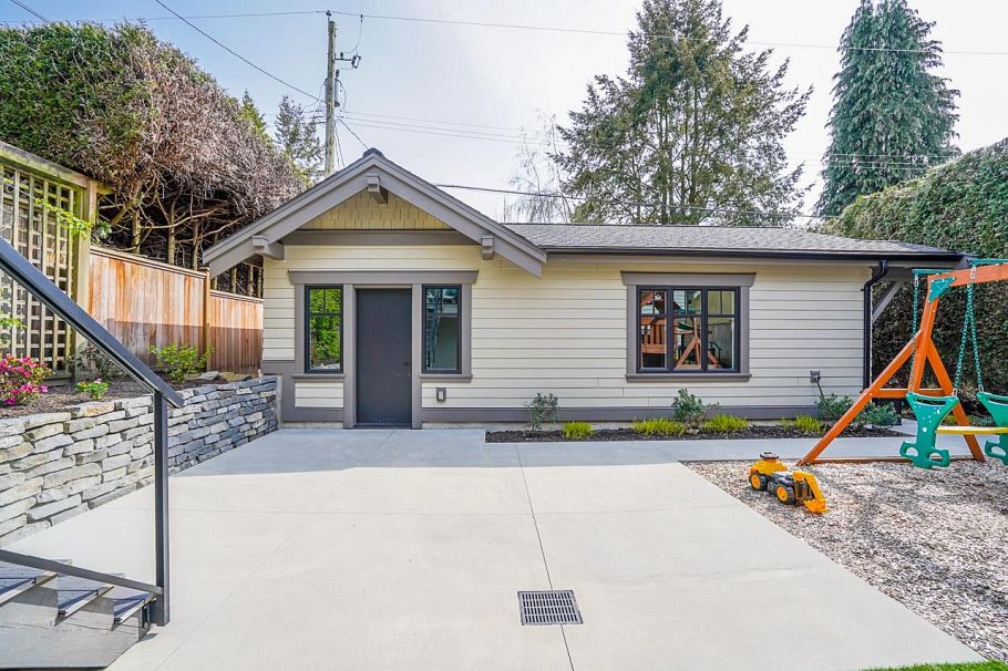 3530 W 34th Avenue Vancouver, BC - 25