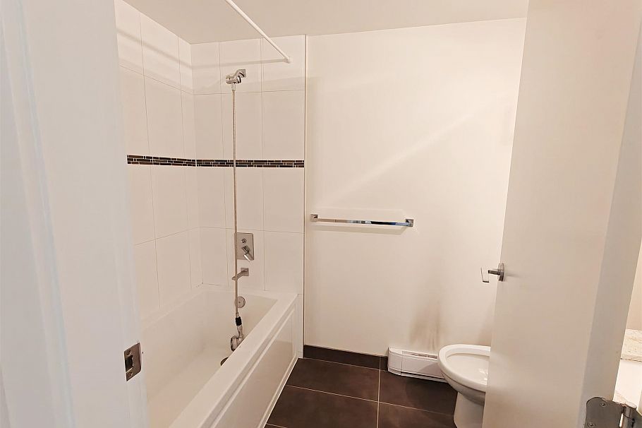 403 E 16th Avenue Vancouver, BC - 10