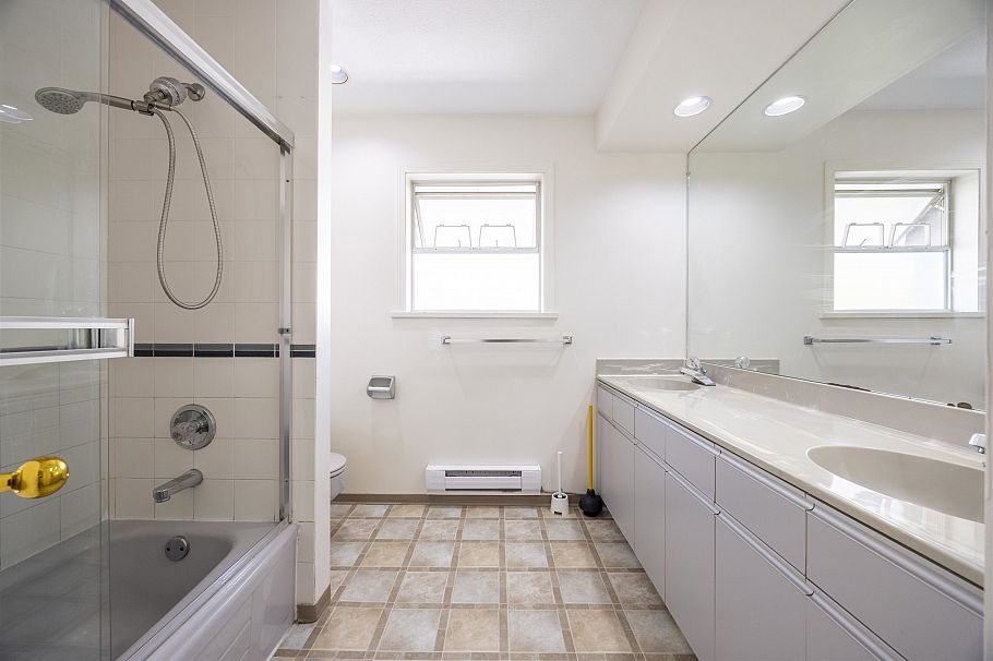 2063 W 47th Avenue Vancouver, BC - 29