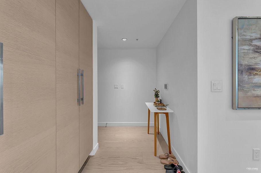 2212 1289 Hornby Street Vancouver, BC - 1