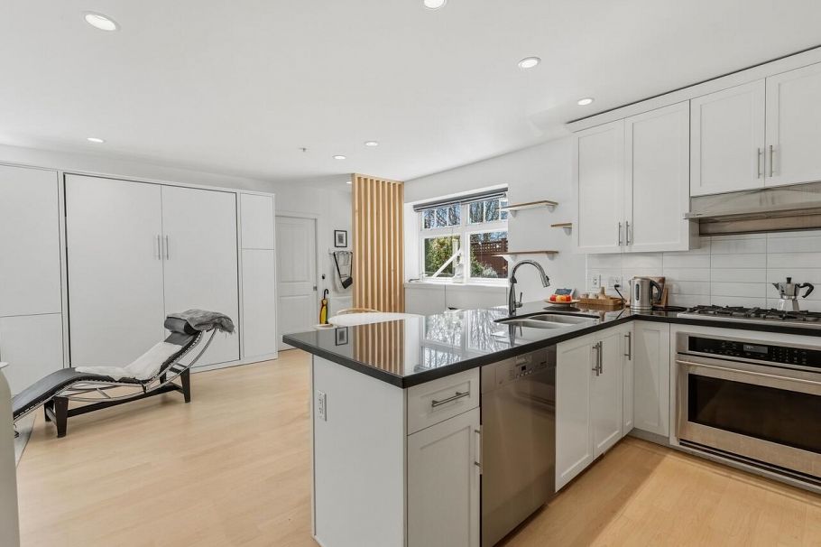 83 W 15th Avenue Vancouver, BC - 16