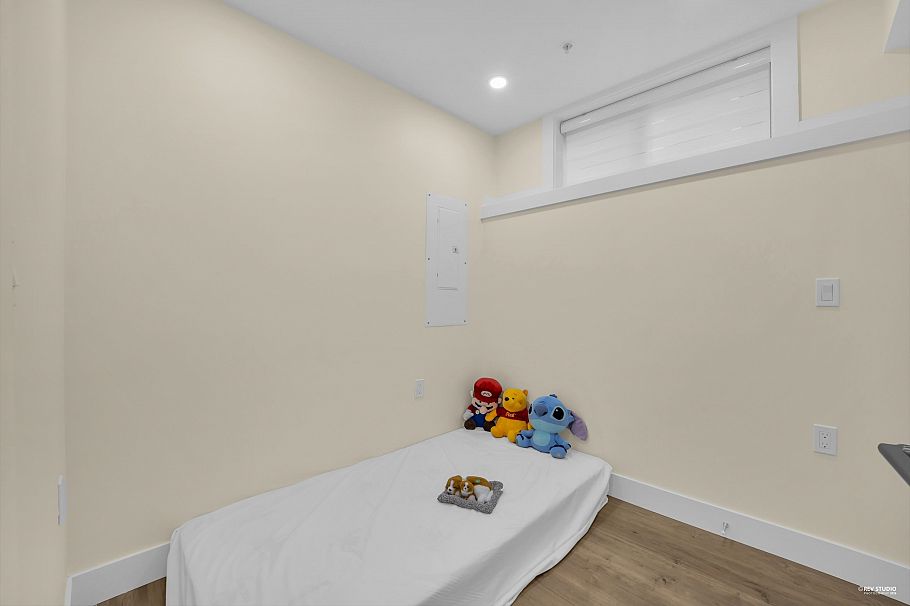 2915 Horley Street Vancouver, BC - 12