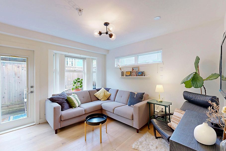 101 1672 E Pender Street Vancouver, BC - 4