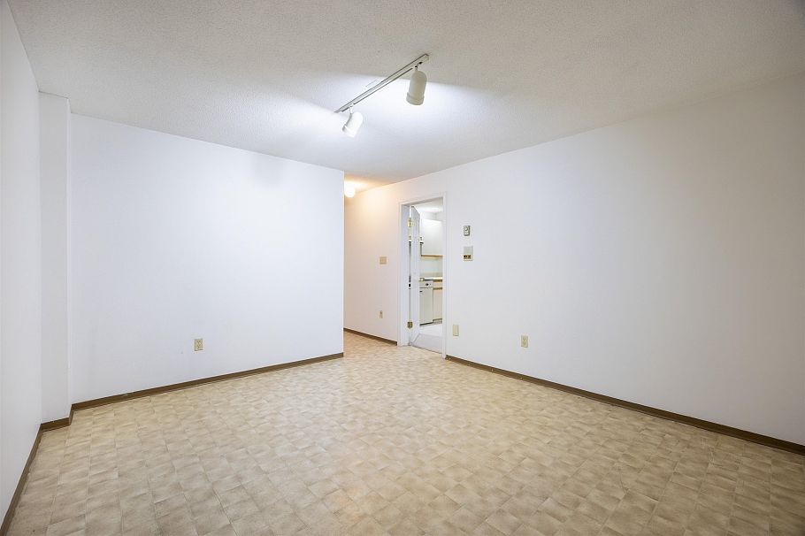 2063 W 47th Avenue Vancouver, BC - 35