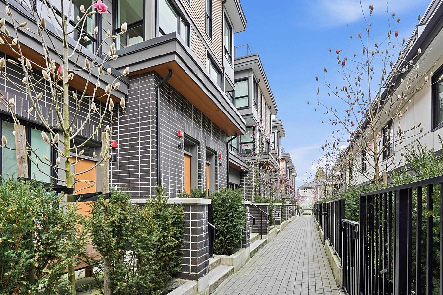 3960 Dumfries Street Vancouver, BC - 1
