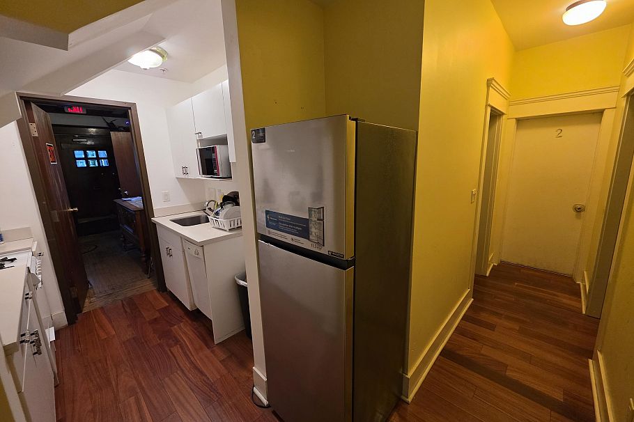 387 W 13th Avenue Vancouver, BC - 9