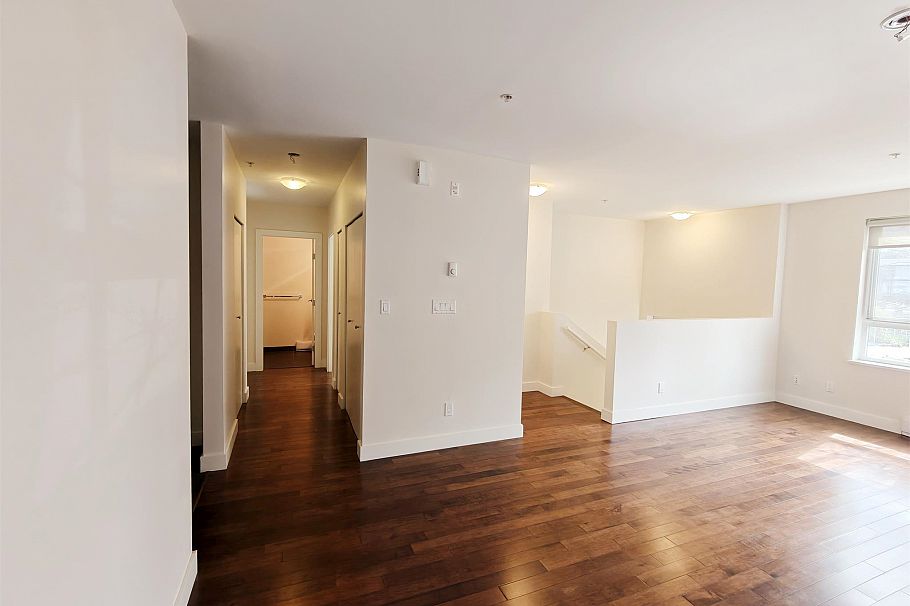 403 E 16th Avenue Vancouver, BC - 5