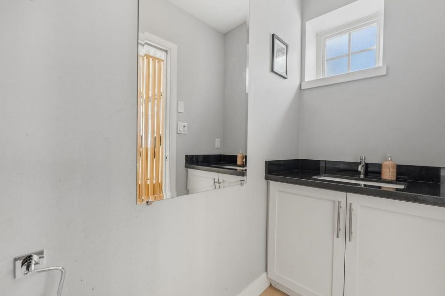 83 W 15th Avenue Vancouver, BC - 26