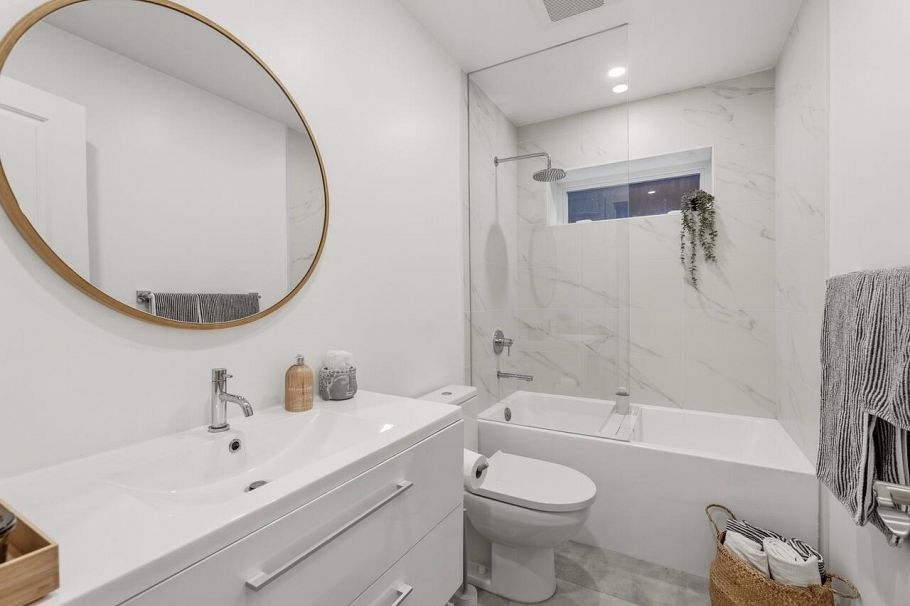 83 W 15th Avenue Vancouver, BC - 25