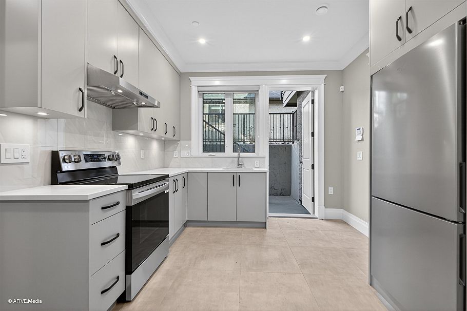 3349 W 37th Avenue Vancouver, BC - 35