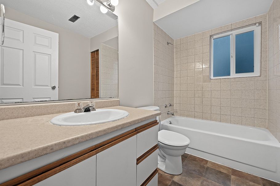 4125 Lynn Valley Road North Vancouver, BC - 4