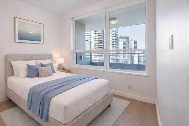 306 125 E 14th Street Vancouver, BC - 4