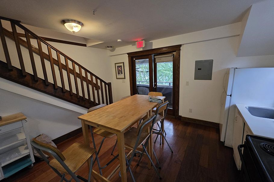 387 W 13th Avenue Vancouver, BC - 16