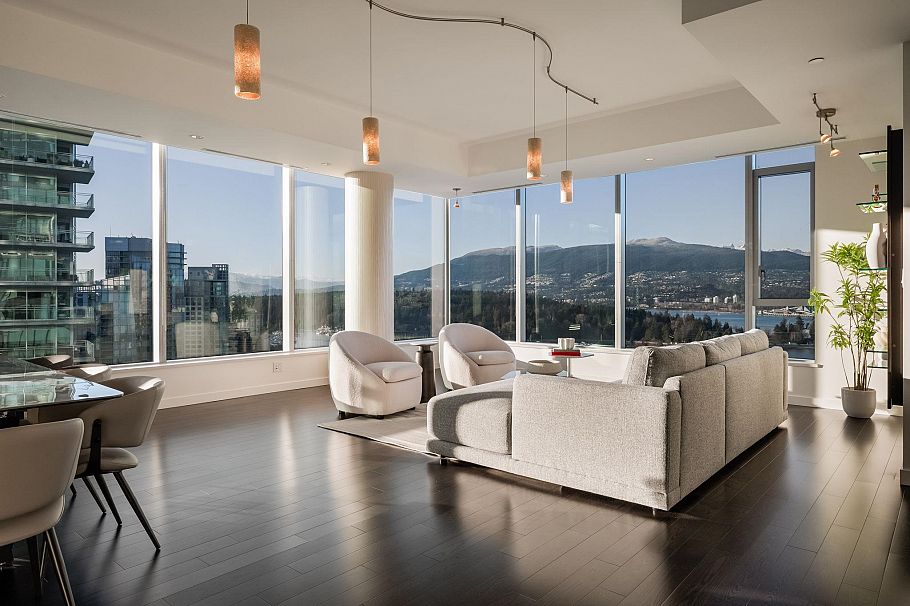 2201 277 Thurlow Street Vancouver, BC - 4