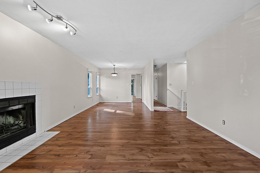 4125 Lynn Valley Road North Vancouver, BC - 11