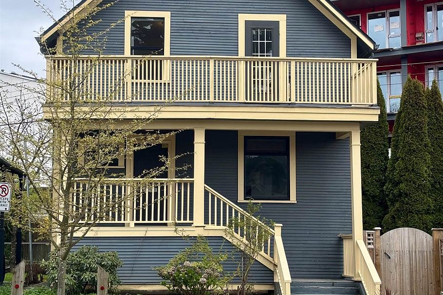 925 E 19th Avenue Vancouver, BC - 1