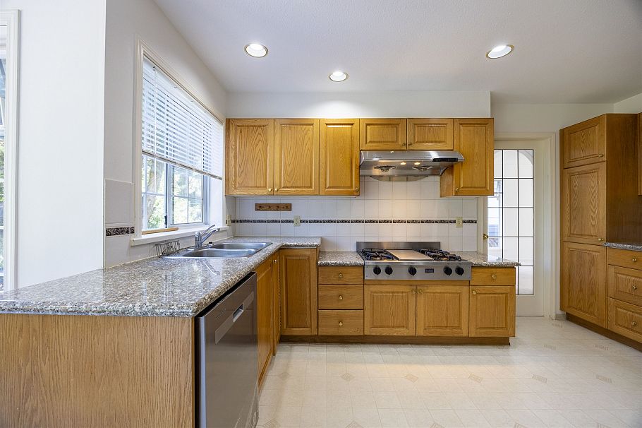 2063 W 47th Avenue Vancouver, BC - 16