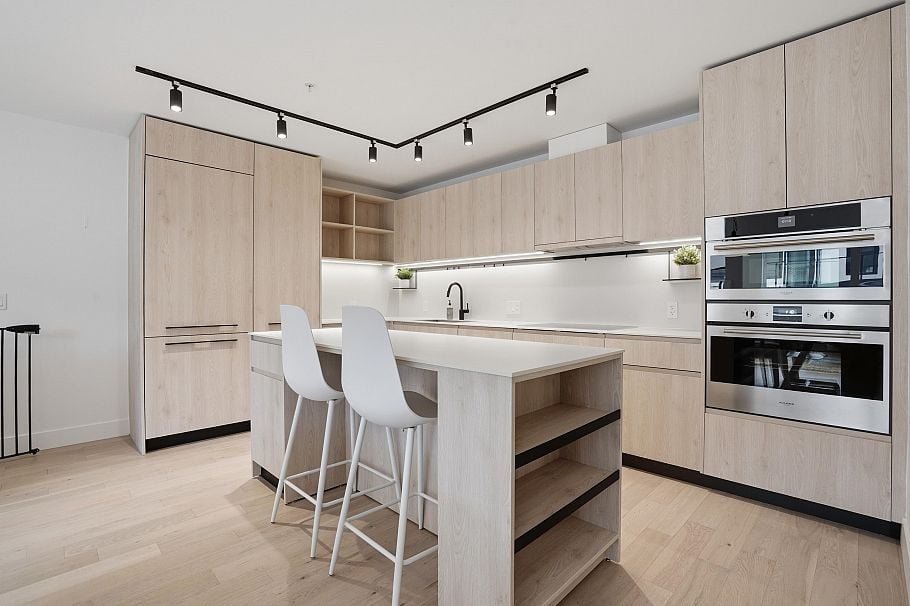3960 Dumfries Street Vancouver, BC - 2