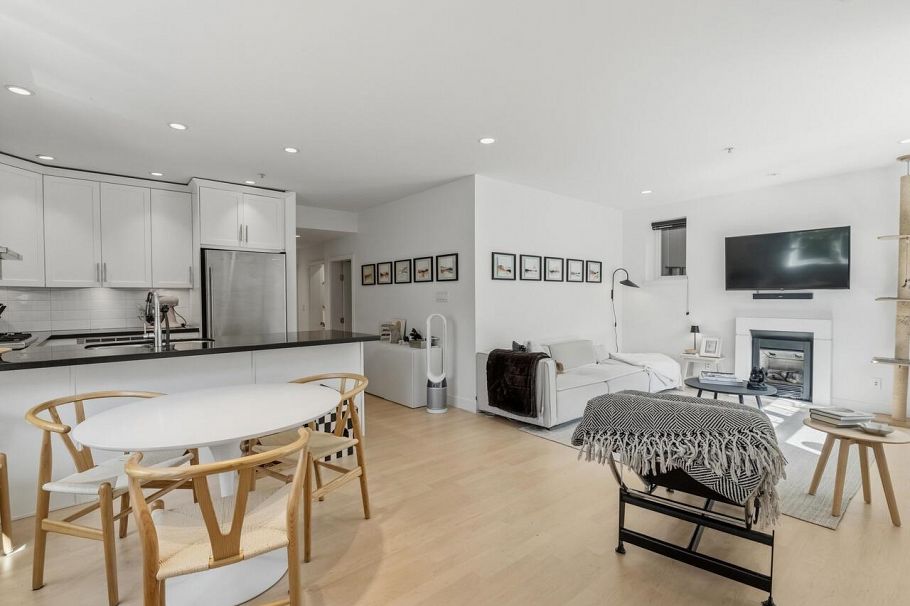 83 W 15th Avenue Vancouver, BC - 1