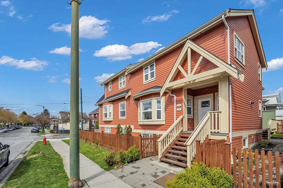 2915 Horley Street Vancouver, BC - 3