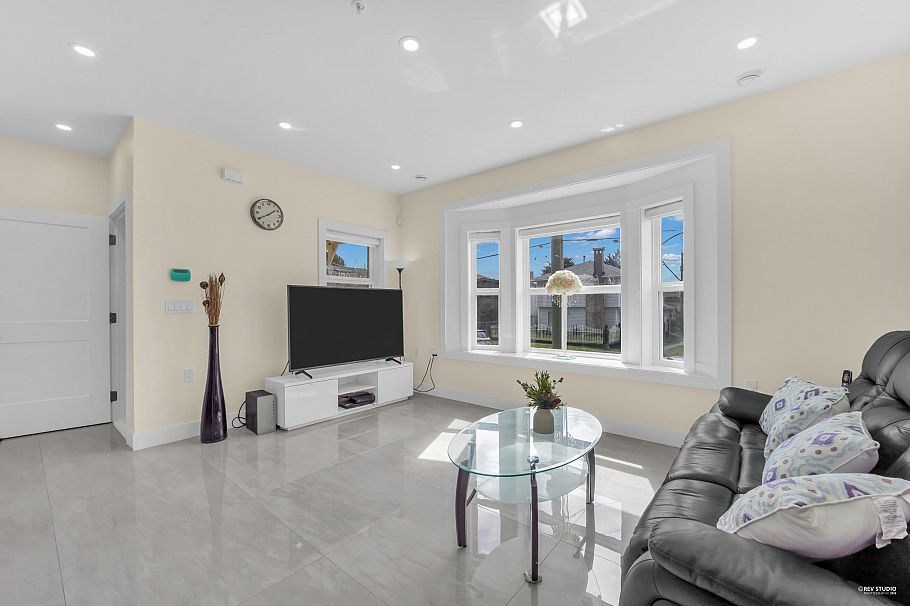 2915 Horley Street Vancouver, BC - 23