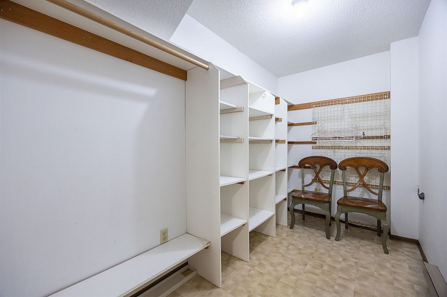 2063 W 47th Avenue Vancouver, BC - 32