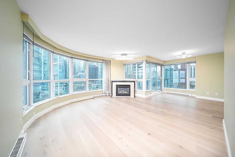 1401 560 Cardero Street Vancouver, BC - 1