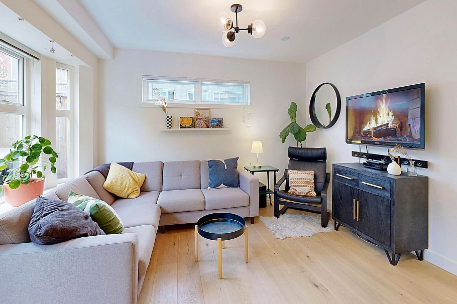 101 1672 E Pender Street Vancouver, BC - 3