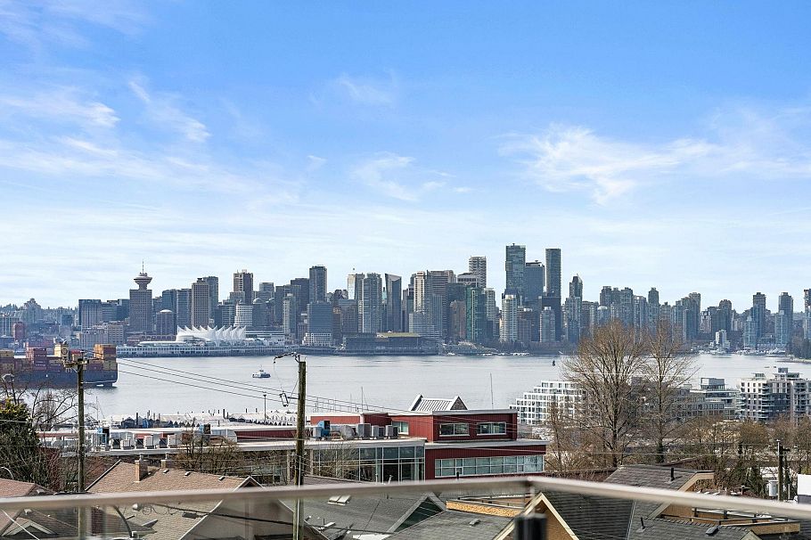 462 W 14th Street North Vancouver, BC - 24