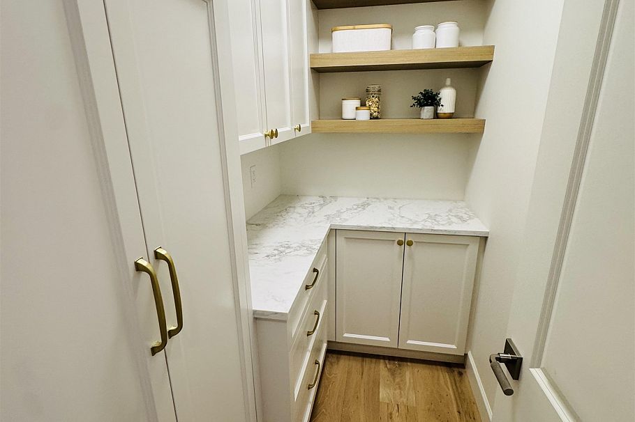 690 E Windsor Road North Vancouver, BC - 10