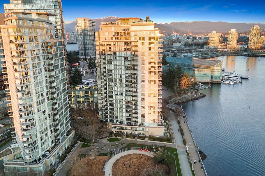 903 8 Smithe Mews Vancouver, BC - 40