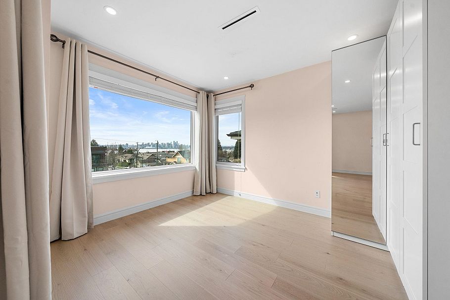 462 W 14th Street North Vancouver, BC - 28