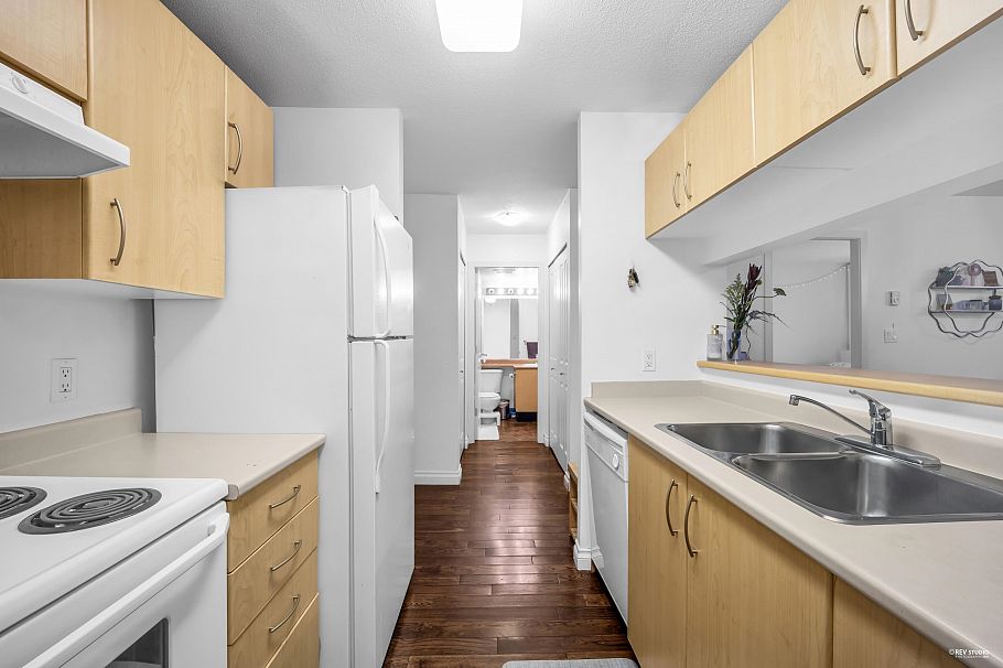 308 3588 Crowley Drive Vancouver, BC - 17