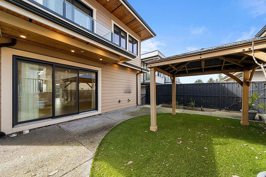 462 W 14th Street North Vancouver, BC - 37