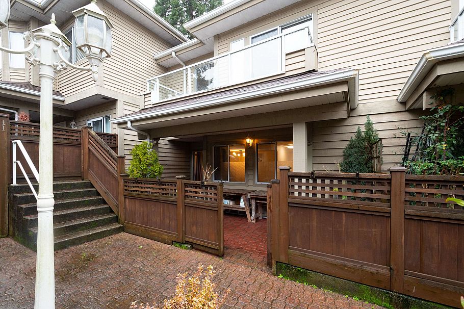 10 815 Tobruck Avenue North Vancouver, BC - 33