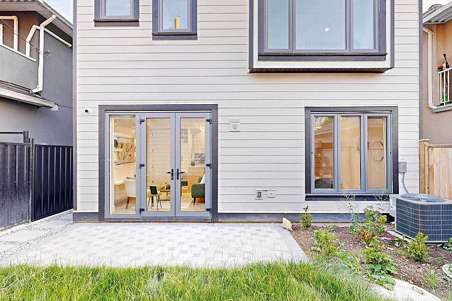 2 3425 Archimedes Street Vancouver, BC - 21