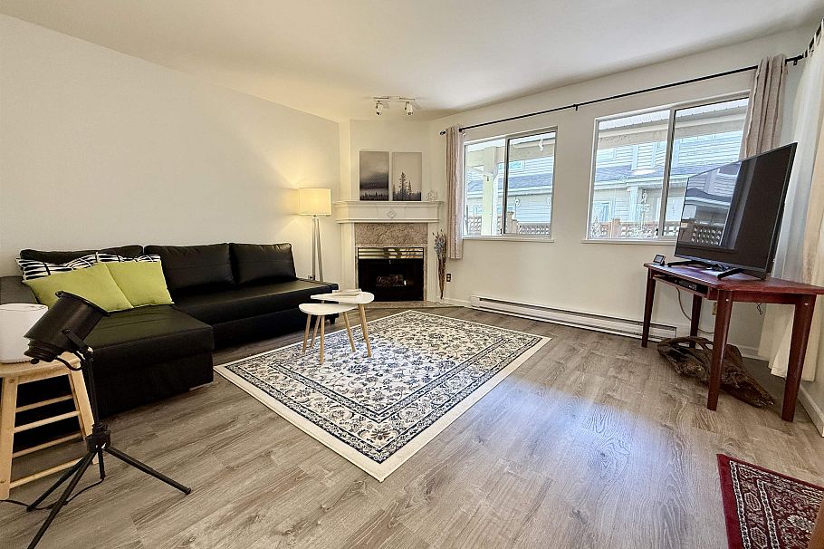 10 815 Tobruck Avenue North Vancouver, BC - 2