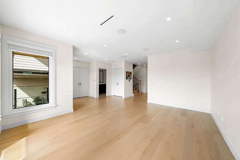 462 W 14th Street North Vancouver, BC - 8